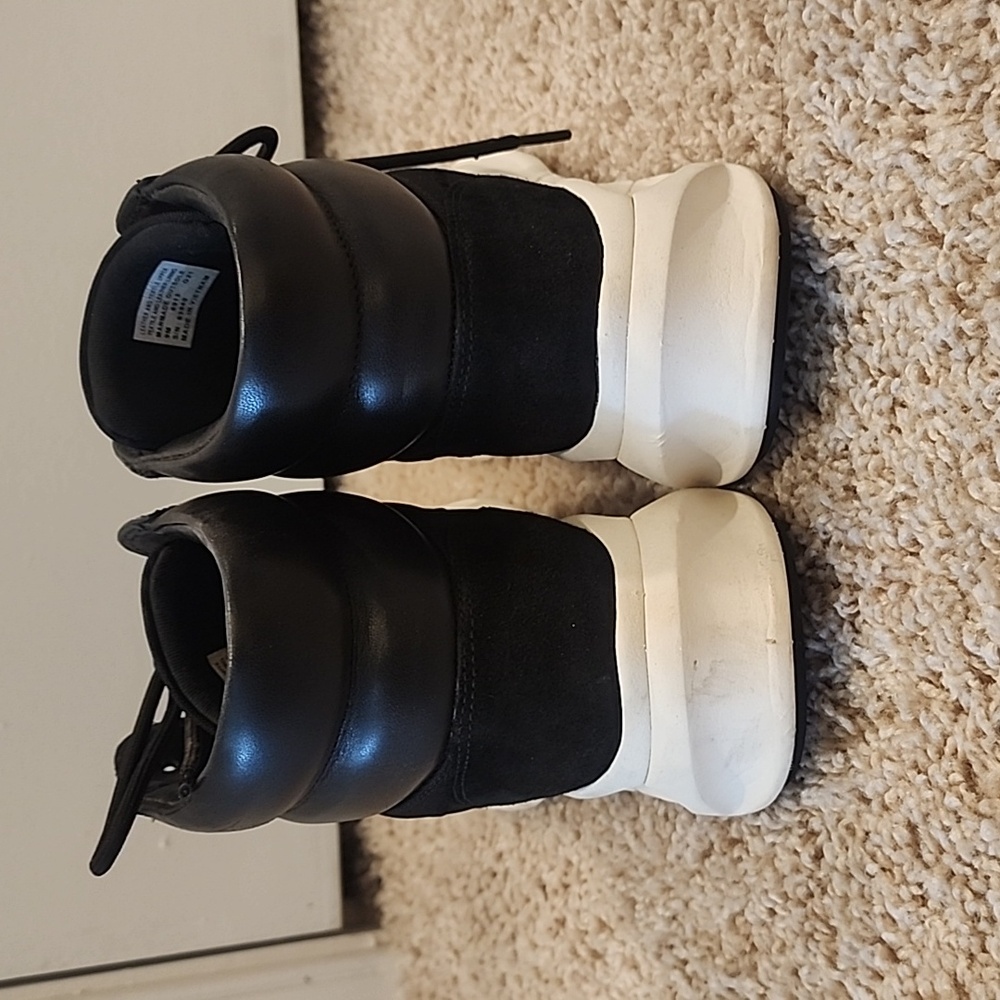 Black High-Top Women's Sneakers - Picture 3 of 5